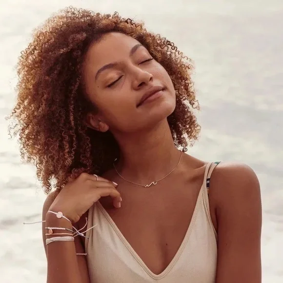 Pura Vida | PAVE WAVE NECKLACE SILVER Boho Beach - Picture 5 of 5